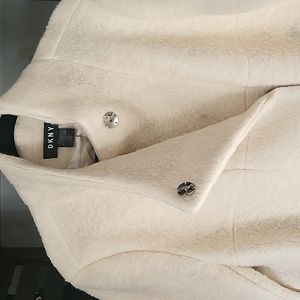 Beautiful DKNY winter wool coat. Cream color size XL.